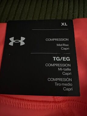 Under Armour Coral Compression Capri Leggings